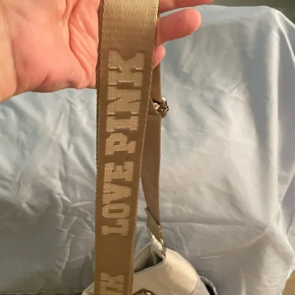PINK Victoria's Secret Beige Travel Bag in EUC - Picture 14 of 16